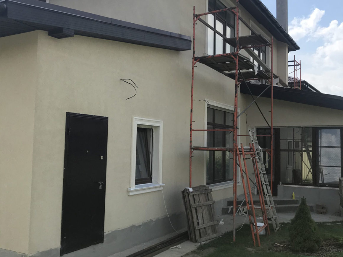 Отделка дома декоративной штукатуркой 250м2